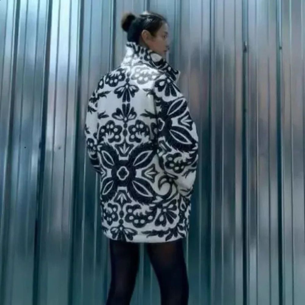 NWT Zara Blogger’s Favorite Printed Quilted Oversized Sweatshirt Jacket, Medium - Picture 11 of 16